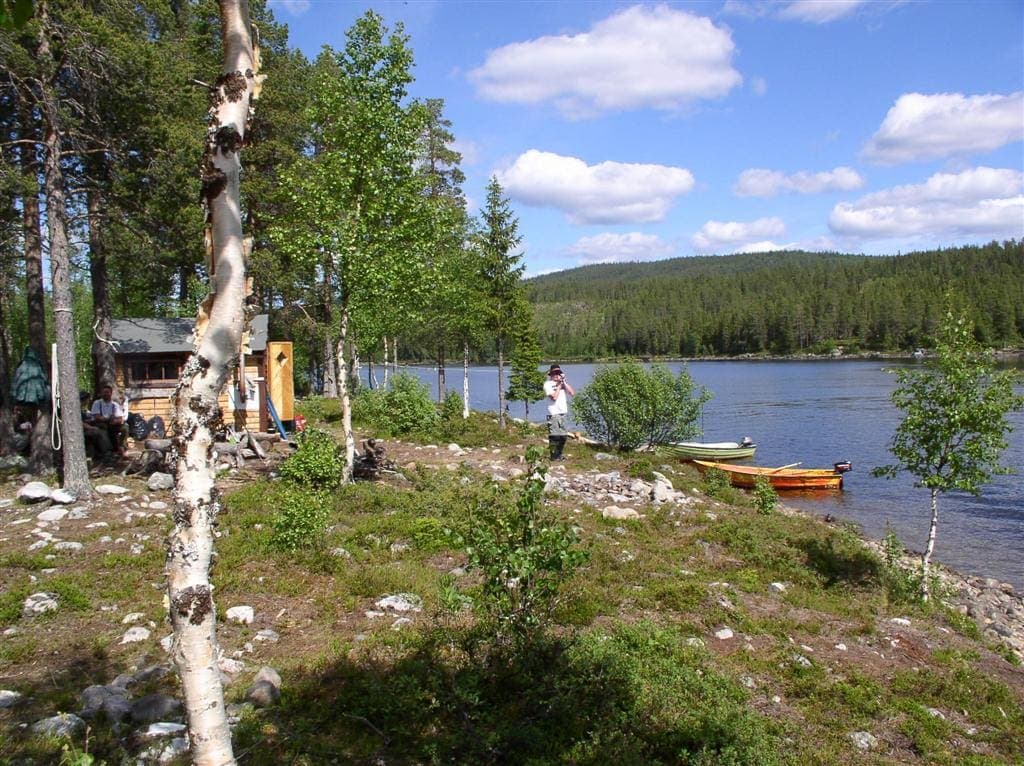 %Fiskerejser efter Laks, ørred og stør% Fiskerejse til lapland Masvik hytter